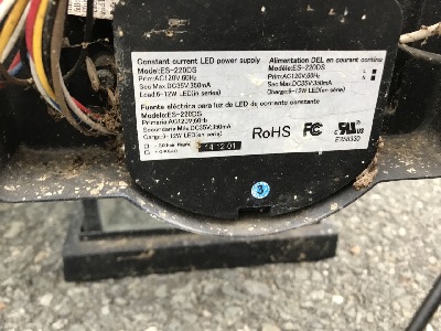 560996