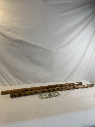 558945