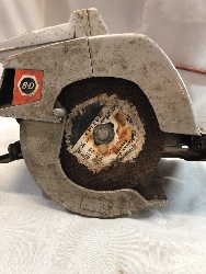 559910