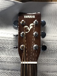 560128