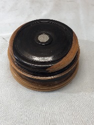 560427