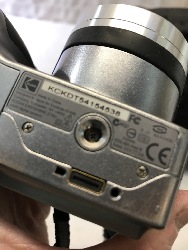 560633
