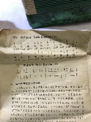 560727