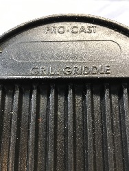 560738