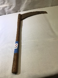 560818