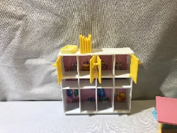 560826