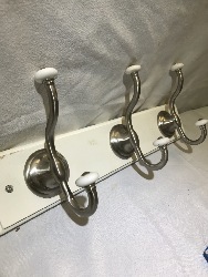 560880