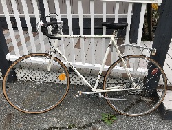 560947