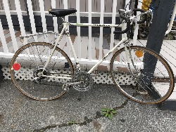 560953