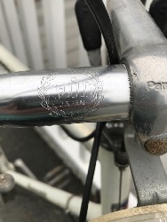 560955