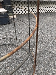 560958