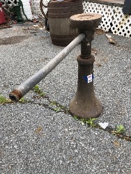 560967