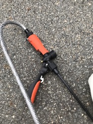 560979