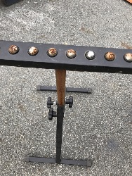 560989