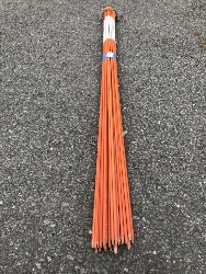 560990
