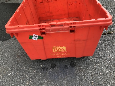 561819