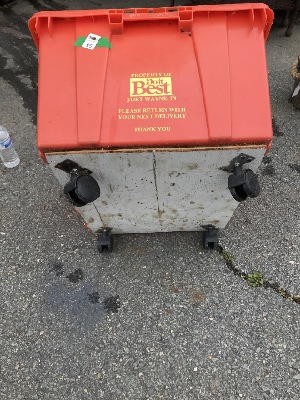 561820