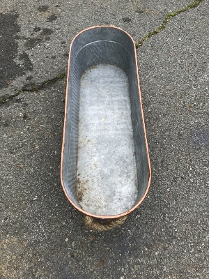 561822