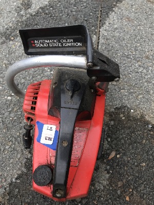 561827