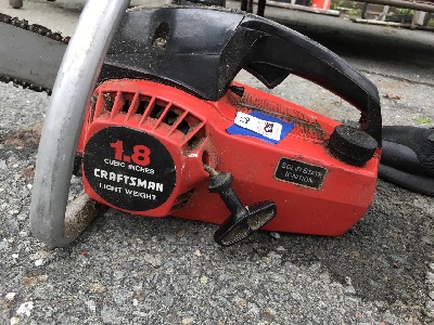 561829