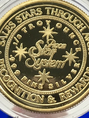561924