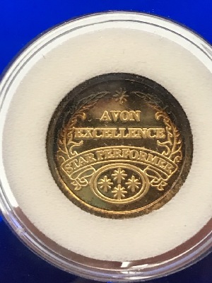 561927