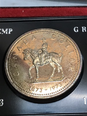 561947
