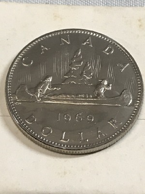561976
