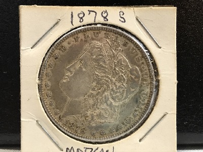 562077