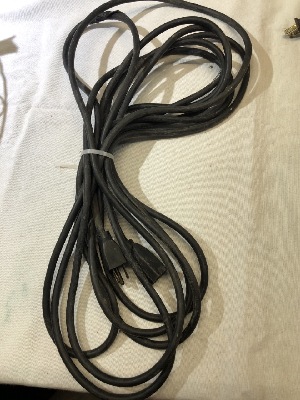 562310