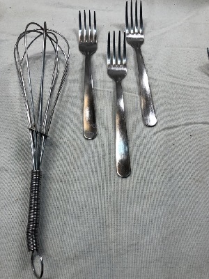 562617