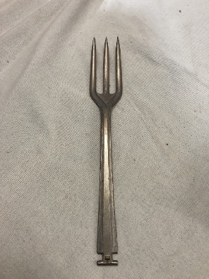 562707