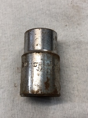 562928