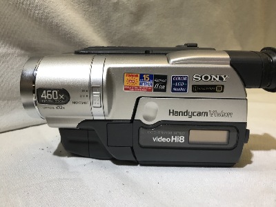 562933
