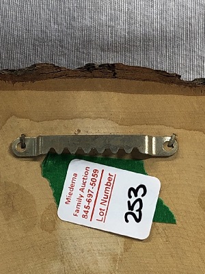 563070