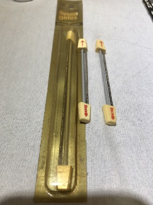 563077
