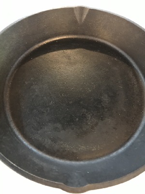 563689