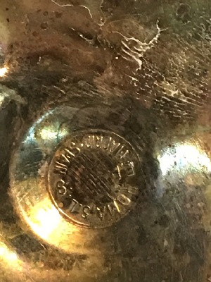 563736