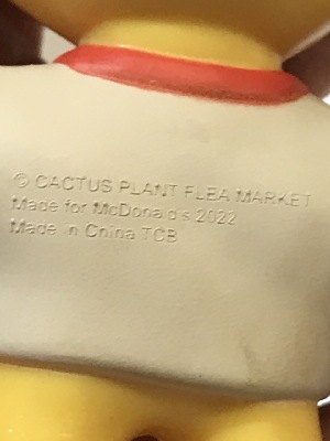 563747