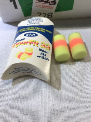 563768