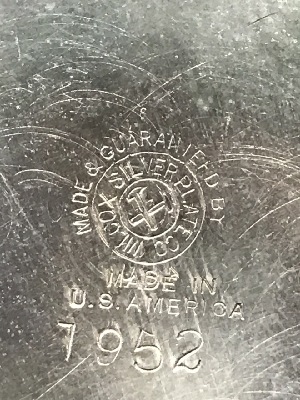 563822