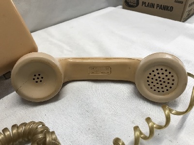 563824