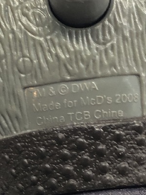 563896