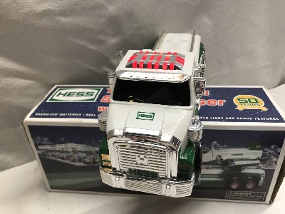 563945