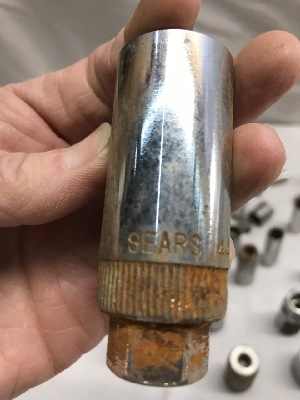 563961