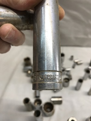 563966