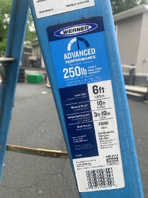 565813