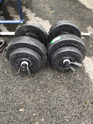 561225