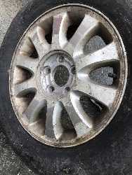 561285