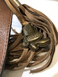 561438